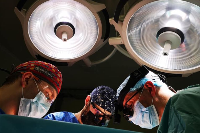 Лікарі Ужгорода, Львова та міст США застосували метод аутотрансплантації.