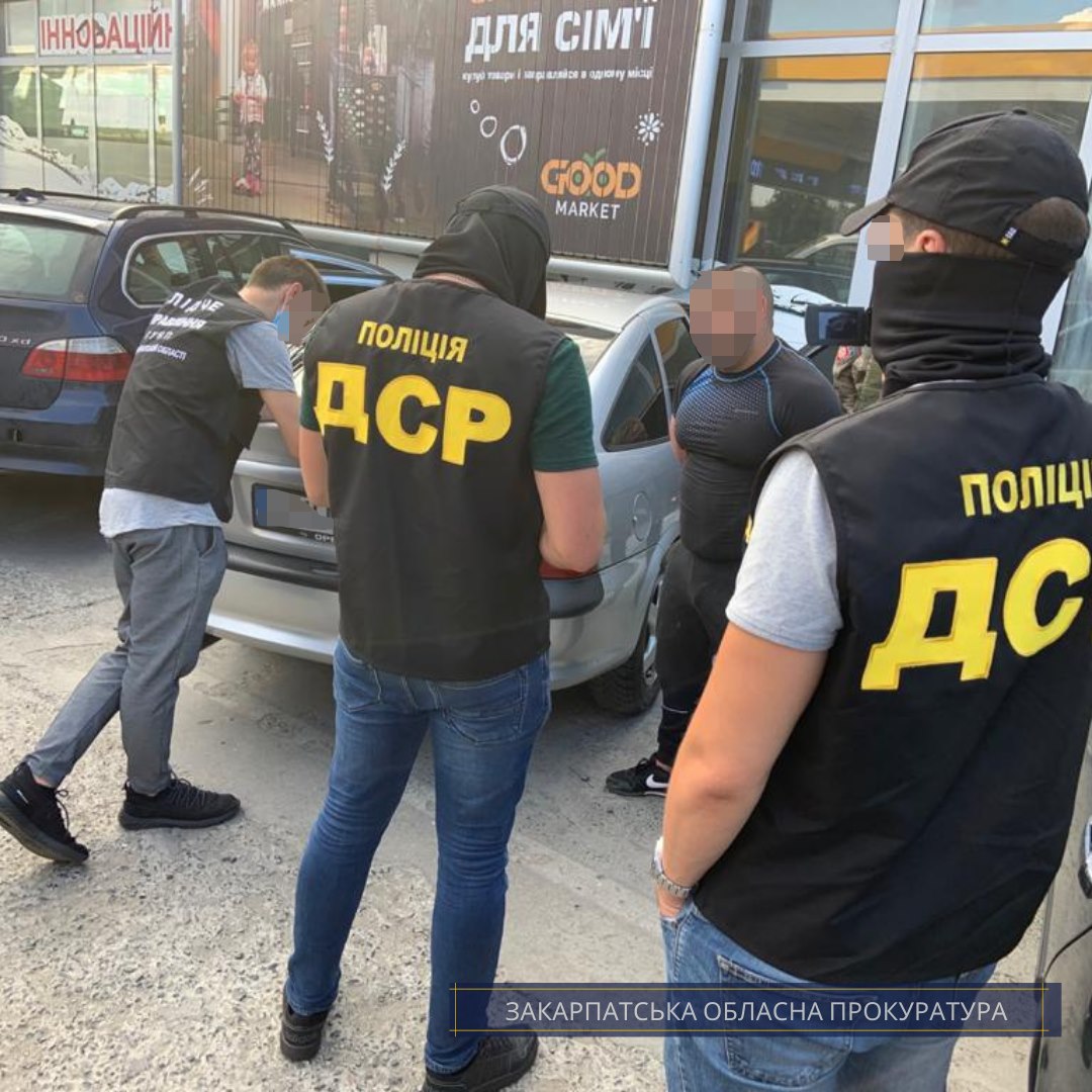С одобрения Закарпатской областной прокуратуры четыре человека были проинформированы о подозрении в получении средств от предпринимателей Тячевского района.