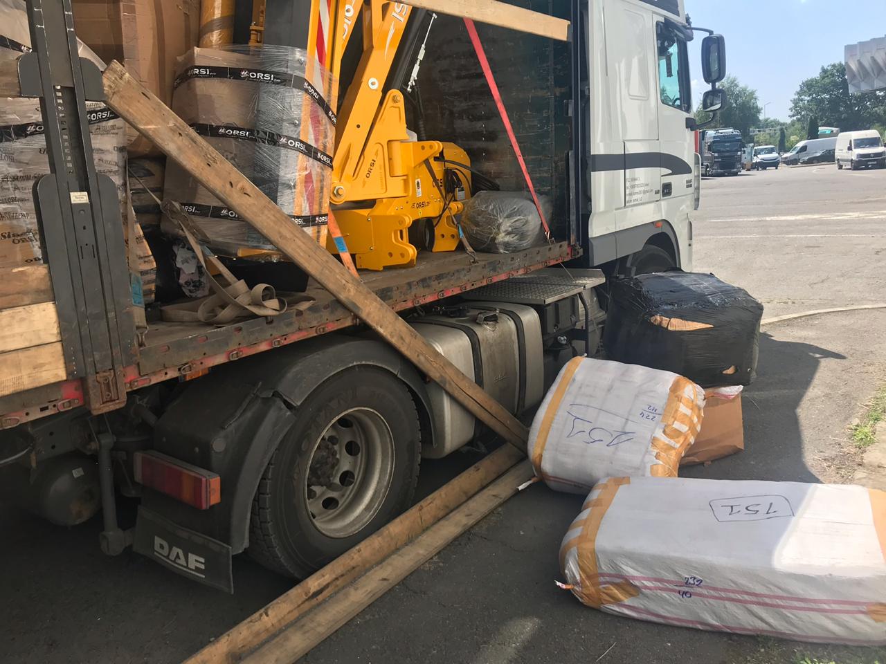 Сьогодні, 16 липня 2019 року, на митний пост «Тиса» Закарпатської митниці ДФС прибув транспортний засіб з вантажем «косарки тракторні». 