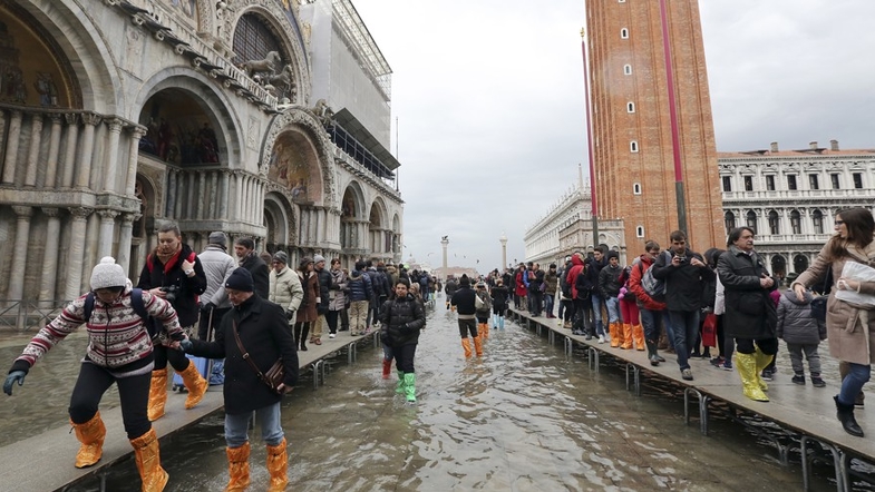 Через аномальні дощі в Італії 29 жовтня 70 відсотків Венеції опинилися під водою. 