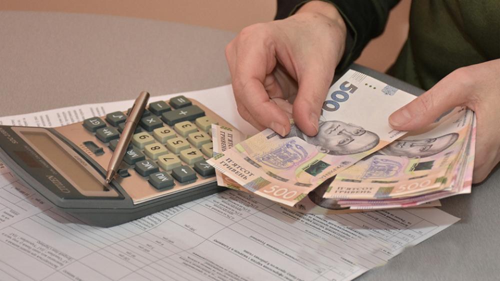 З українців здирають третю шкуру: неприємний сюрприз чекає у платіжках. Доведеться віддати додаткові від 100 до 1000 гривень