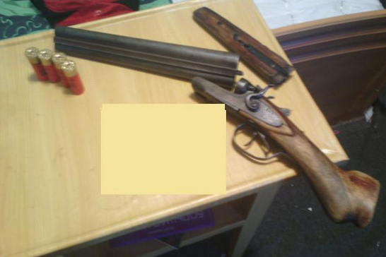 Женщина предстала перед судом за незаконное хранение обреза охотничьего ружья и патронов.