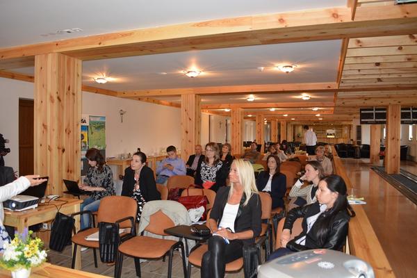 Проводився бізнес-форум в одному з туристичних центрів Словаччини, власницею та засновницею якого є пані Євчикова. 