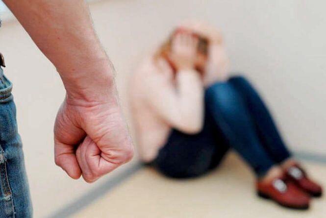 На Хустщині місцевого жителя засуджено до ув’язнення через домашнє насильство над дружиною.
