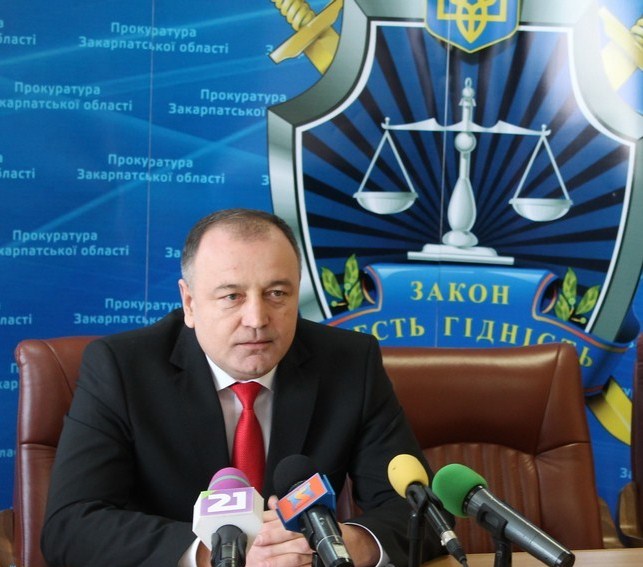 Народный депумтат Украины Мосийчук считает, что, ради объективности расследования, прокурора Закарпатья необходимо отстранить от выполнения обязанностей.