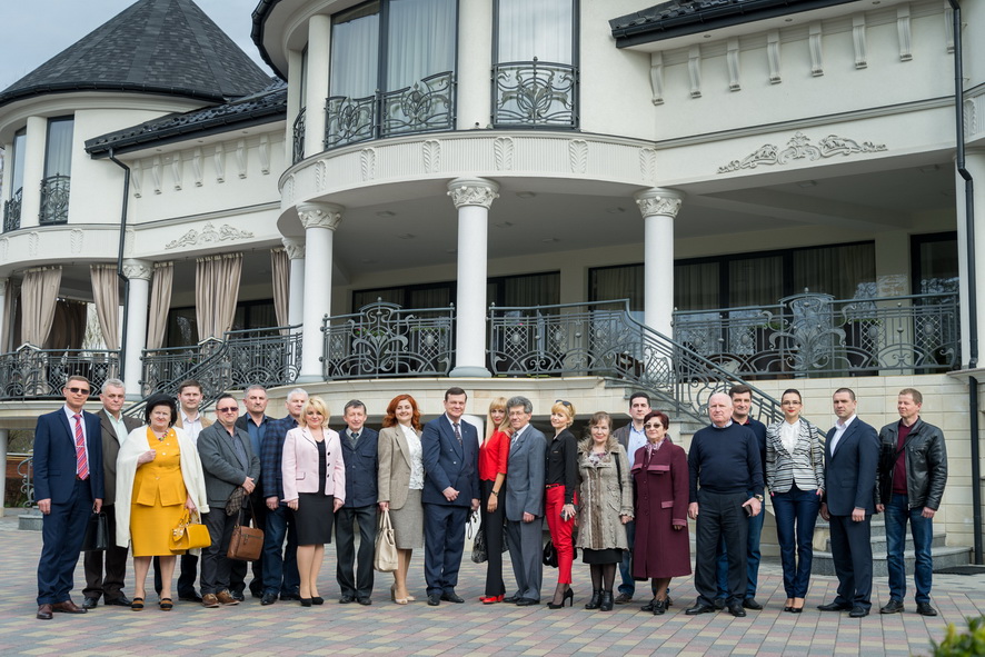 После проведения отчетно-выборной конференции адвокатов Закарпатской области 25 марта состоялось расширенное заседание Совета адвокатов Закарпатской области в г. Мукачево.
