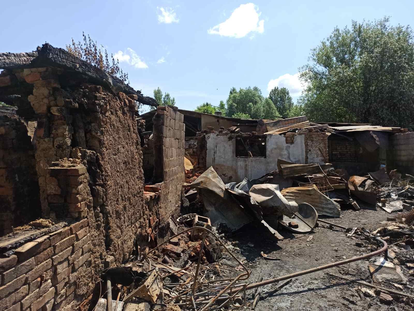 Ужгородские пожарные ликвидировали пожар в цыганском поселке.