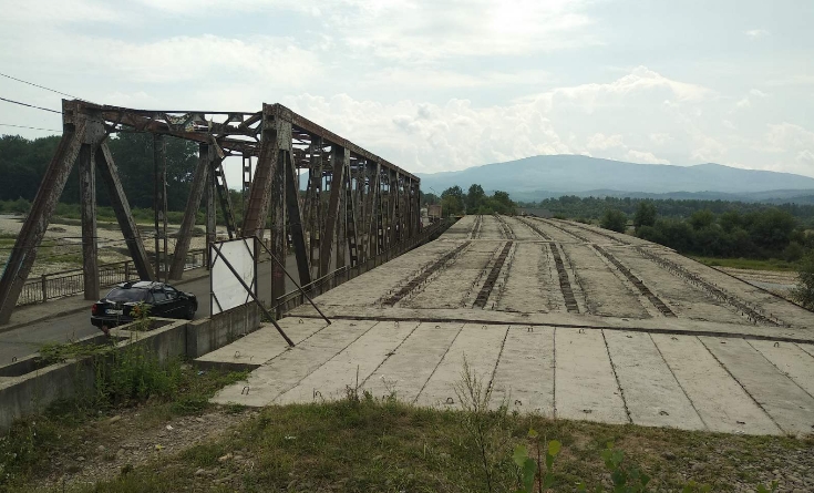 На днях начаты работы завершающей стадии строительства долгостроя на дороге государственного значения Н-09 моста через реку Теребля в селе Буштино Тячевского района.