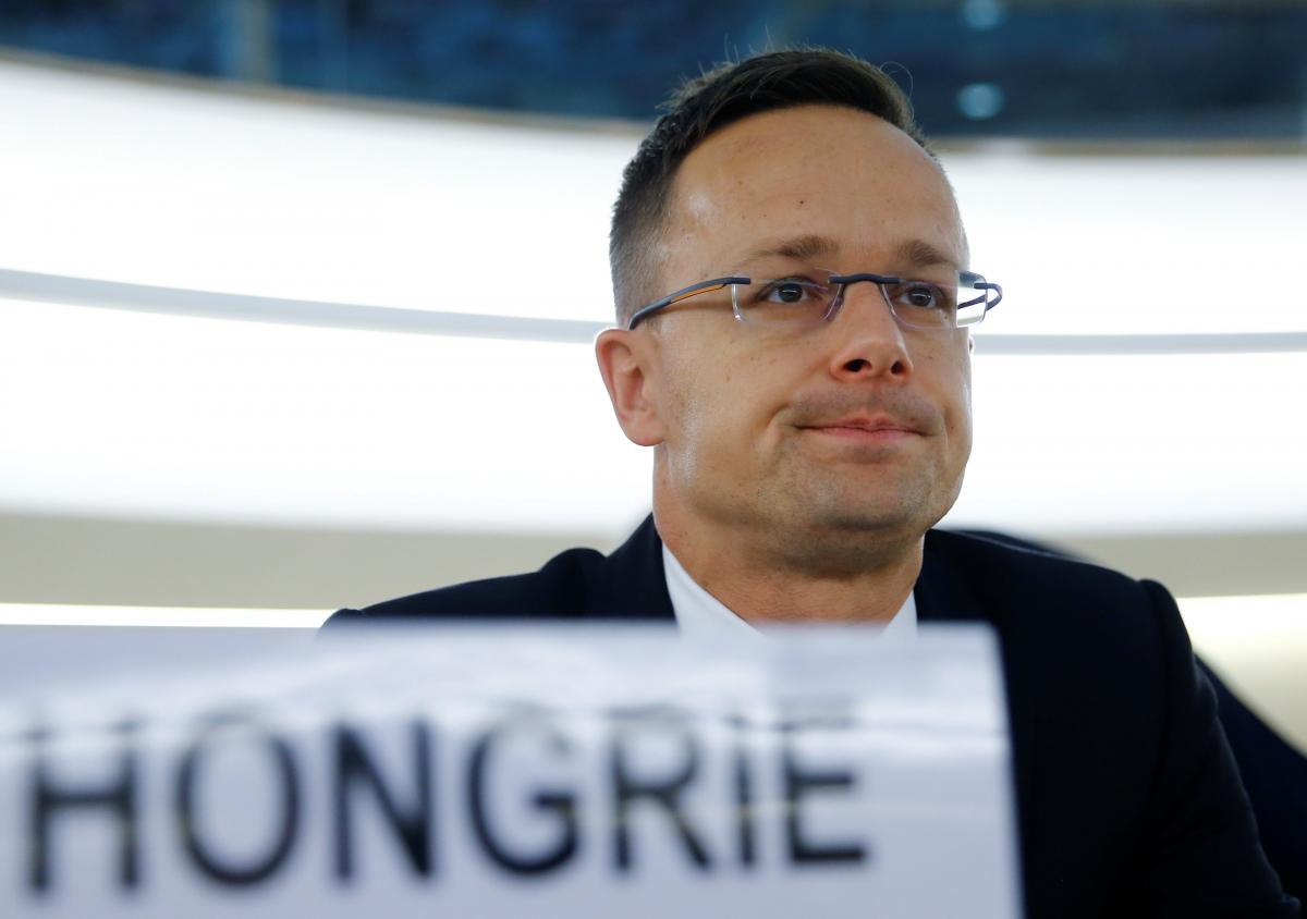 Глава угорського МЗС наголосив, що Угорщина готова здійснити кроки для відновлення довіри у відносинах з Україною.