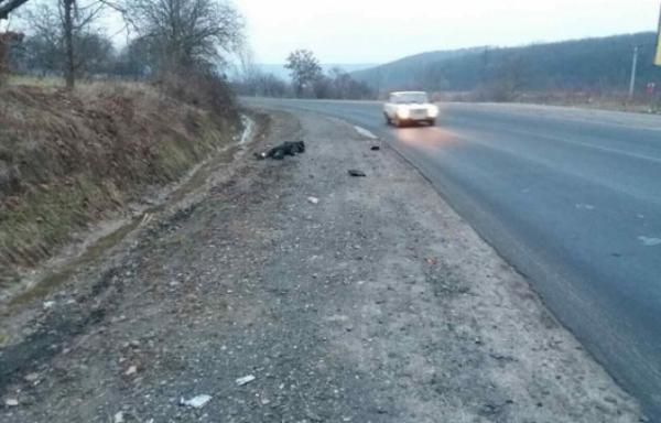 На території Закарпаття розшукується білий Mercedes-Sprinter, водій якого збив 56-річного мешканця села Березинка у Верхньому Коропці та зник з місця ДТП.

