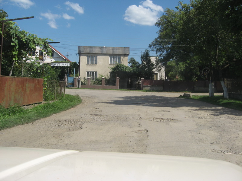 Дорога по улице Ивана Франко в Белках на Иршавщине берет начало в приселке Телятинець и ведет до автотрассы «Иршава – Лисичево». Ее длина свыше двух км.