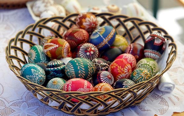 У поточному 2018 року свято Великодня припадає на перший тиждень квітня. Його в Україні святкуватимуть 8 квітня. Державою передбачений вихідний день.
