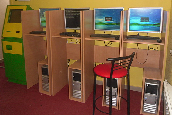 Из помещений теневого игорного бизнеса в Ужгороде и Мукачево изъято 23 игровые компьютеры, с помощью которых они выманивали деньги от людей.