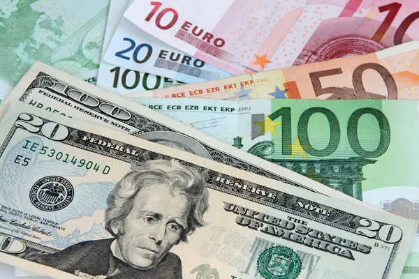 Сьогодні, 18 січня, офіційний курс долара не змінився, а євро подорожчало.