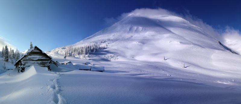 Температура повітря вночі 5-10°, в горах місцями 11-14° морозу, вдень 1-6° тепла, на високогір'ї до 2° морозу.