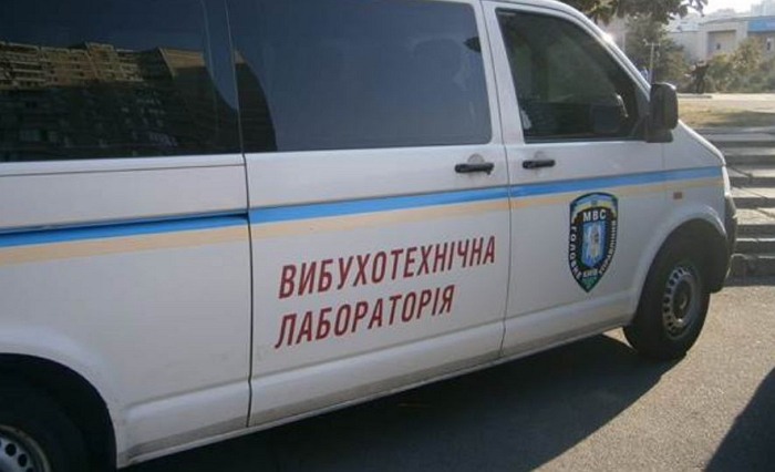 СЬогодні близько 14-ї години в поліцію надійшла інформація від громадянина щодо замінування школи в Середньому на Ужгородщині, в якій знаходиться ДВК.