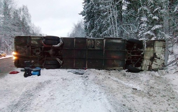 Пасажирський автобус прямував із Запоріжжя до Воронежа. Аварія сталася в умовах снігопаду.

