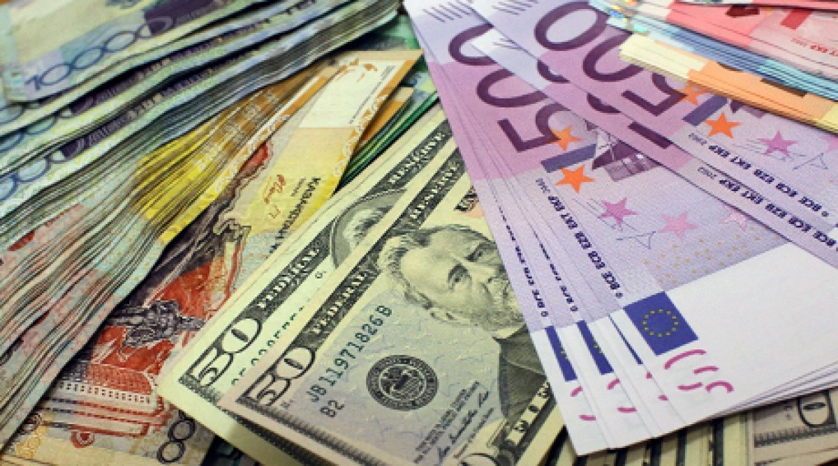 В четверг, 8 декабря, доллар США подешевел на наличном валютном рынке Украины на 4 копейки.