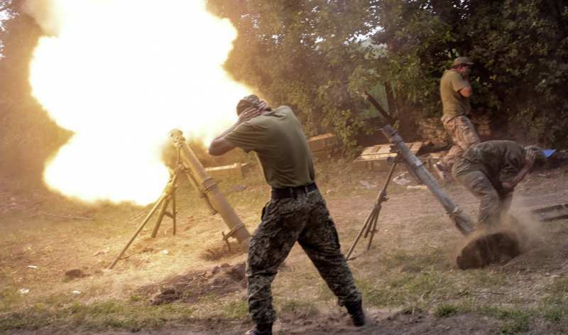 Більше ста військових потрапили в оточення бойовиків на Луганщині, є вбиті та полонені