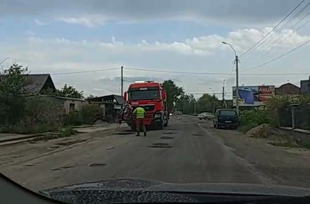 У Виноградові ремонтують багатостраждальну вулицю Персикову (ВІДЕО)