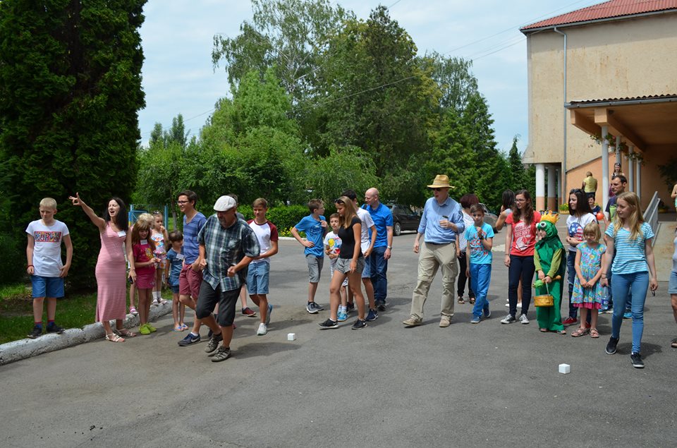 В рамках співпраці Мукачівської ЗОШ І-ІІІ ст. №7 з німецькою організацією «Arbeitskreis Ukraine- Pfalz”( Україна – Пфальц) делегація з Німеччини у складі 18 чоловік відвідала мовний табір Go camp.