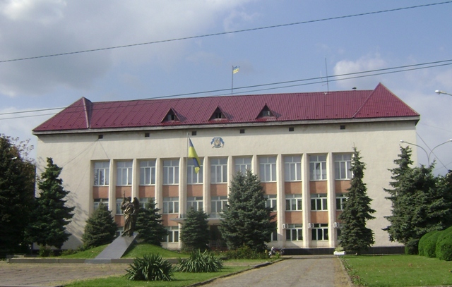 Львівський адміністративний суд став на бік Виноградівської міської ради у справі проти місцевої громадської організації «Майдан». 
