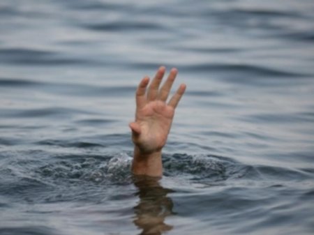 Около 15:50 спасатели обнаружили тело ребенка. Его нашли в воде на расстоянии около 4 км от места исчезновения.

