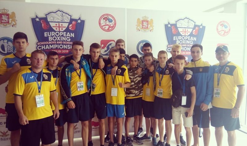 На юнацькому чемпіонаті Європи з боксу в Тбілісі залишилося провести по одному поєдинку в кожній ваговій категорії.