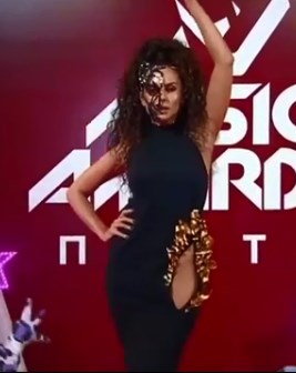 Українська співачка Настя Каменських вибрала епатажний образ на для червоної доріжки музичної премії М1 Music Awards 2019.