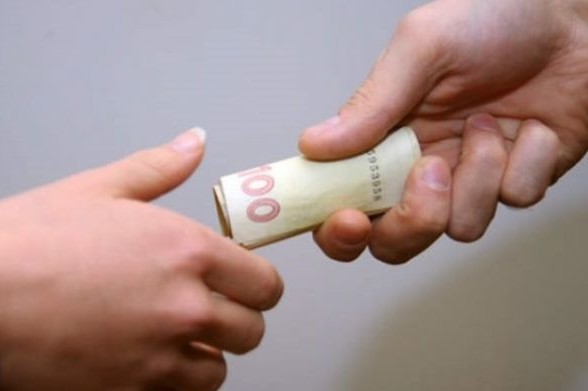 ГО «Стоп корупції» підозрюють, що у місті Чоп Закарпатської області виборці продали свої голоси.