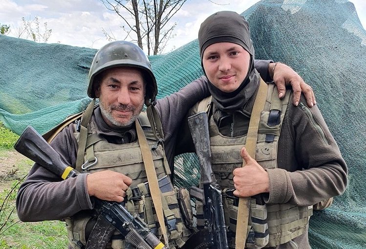 У 128-й бригаді батько з сином разом боронять Україну від ворога

