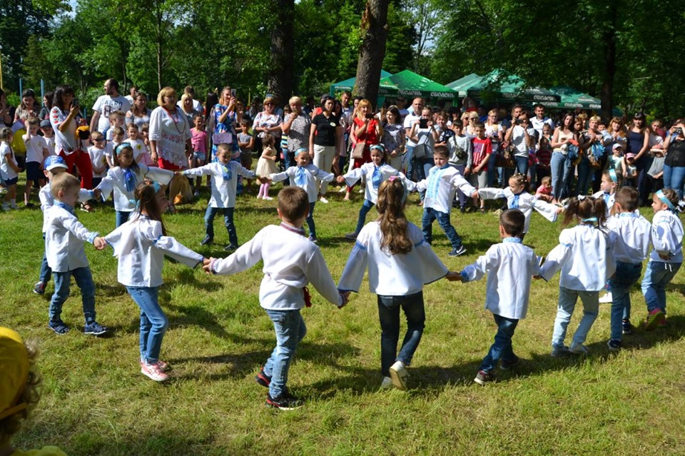 2 червня в міському парку Іршави відбулося 7-ме дитяче свято Міжнародного дня захисту дітей. Водночас це й свято тих, хто завжди поруч з дітьми, хто піклується про них і допомагає твердо стати на ноги