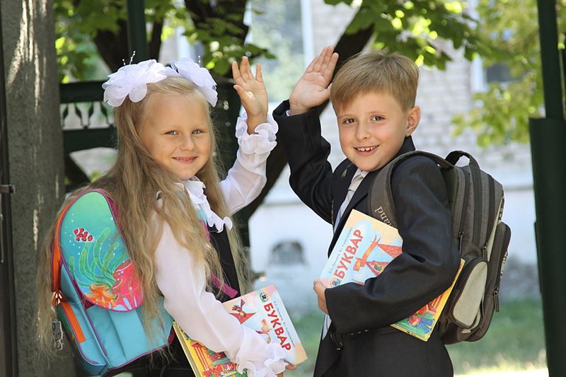 Як розповіла заступник директора департаменту освіти і науки Закарпатської ОДА Ганна Сопкова, цього року до першого класу у закарпатських школах пішло 17 915 дітей.
