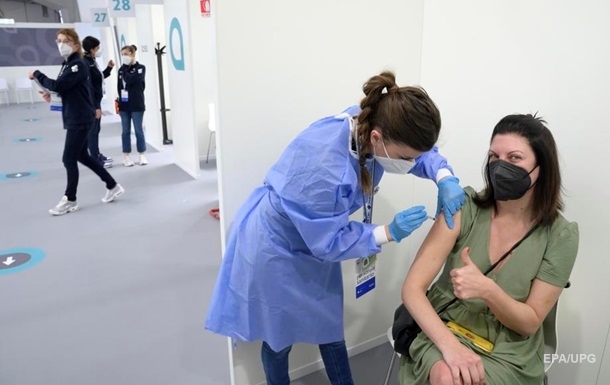 На пограничных пунктах в Закарпатье украинцам предложат сделать прививку в Польше.