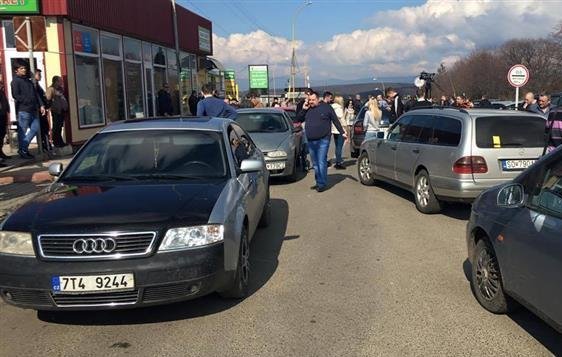 Водії транспортних засобів з іноземною реєстрацією Тячівського та Рахівського районів вже прямують на КПП «Солотвино».