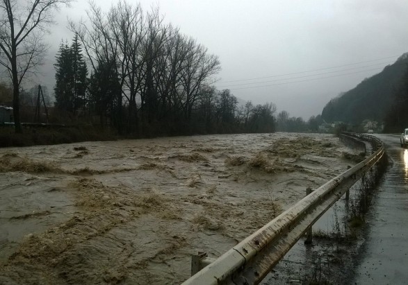 В связи с оттепелью и осадками 3-4 марта на реках Закарпатья ожидается постепенное повышение уровней воды. 