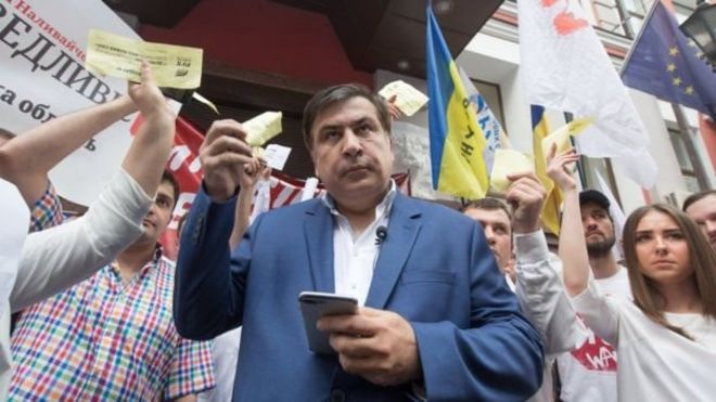 Екс-президент Грузії та колишній керівник Одеської області Міхеіл Саакашвілі стверджує, що в опублікованій анкеті на отримання ним в 2015 році громадянства України міститься не його підпис.
