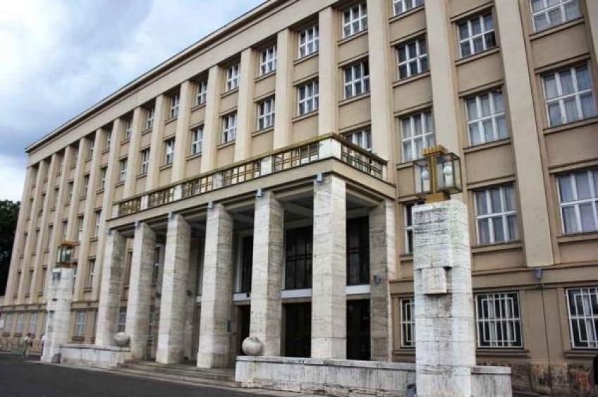 Так, во время работы пленарного заседания 18-й сессии глава облсовета Михаил Рівіс озвучил несколько сообщений и объявлений, среди которых – с поздравлениями к праздничным и торжественным датам.