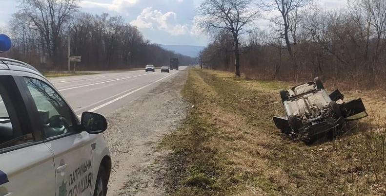 On March 4, at 12:10 p.m., a traffic accident occurred on the Kyiv-Chop highway within the village of Lyubyntsi.