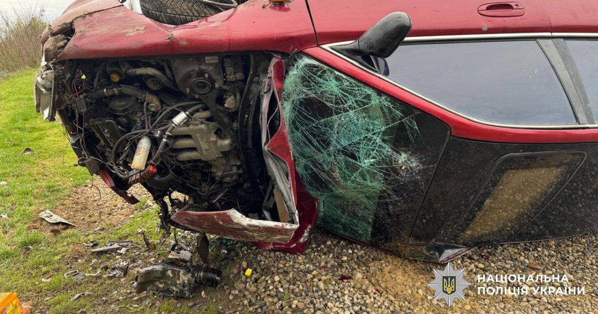Моторошна ДТП у селі Онок сколихнула Закарпаття: авто злетіло з дороги та перекинулося — водій не вижив (ФОТО)