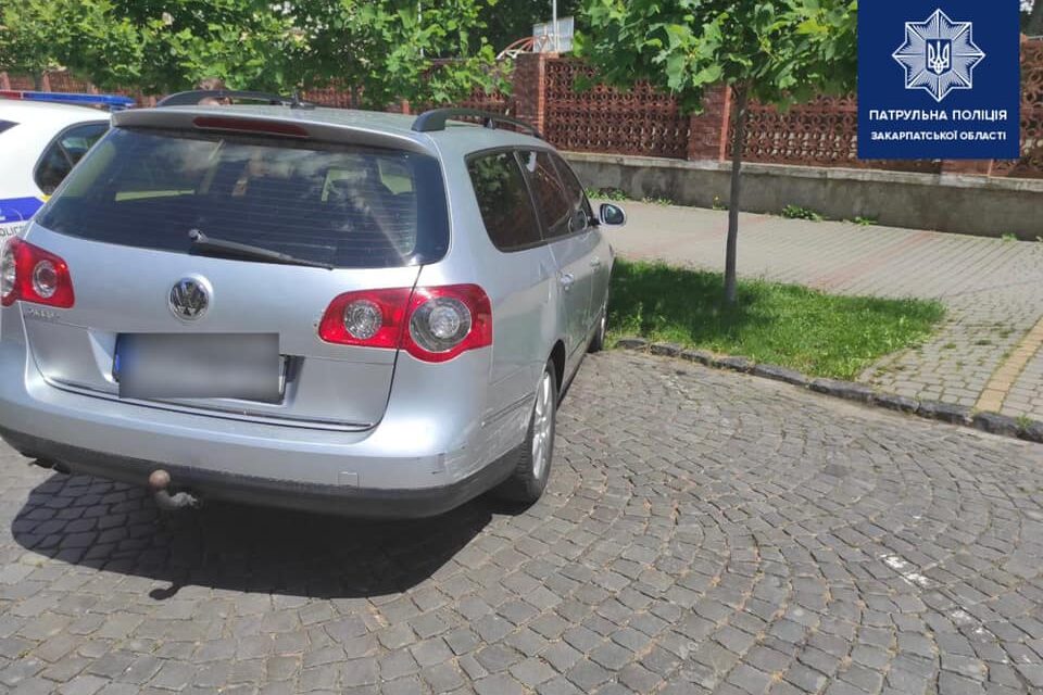 6 июня около 14:00 в патруль поступил звонок о ДТП на улице Пушкина в Мукачево. Прибыв на место происшествия, инспекторы обнаружили претензионер.
