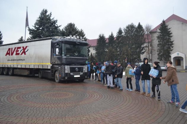 22 лютого з Тячівщини відправлено черговий вантаж у зону АТО. Цього разу допомогу доставлять у так звану «сіру зону» поблизу Донецька – місто Красногорівку.