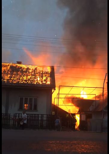 Сьогодні рано вранці відбулася пожежа у житловому будинку по Центральній вулиці у селі Буштино, Тячівського району.