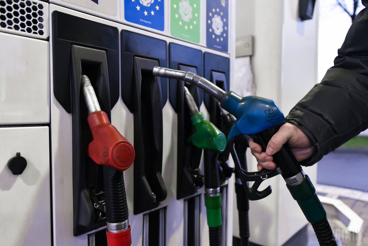 Ряд великих мереж АЗС 8 жовтня підвищили ціни на бензин і дизельне пальне в межах 20-70 копійок за літр.