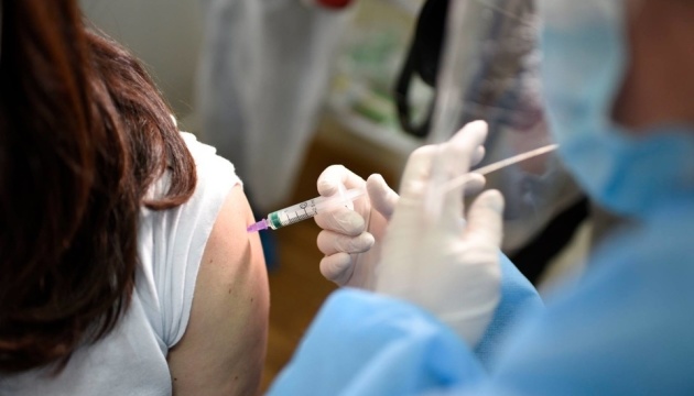 В Закарпатье проведено 408 040 прививок от COVID-19.