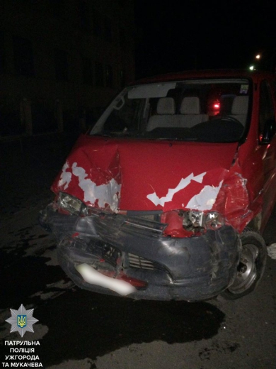 Вчера, 17 апреля, поздно вечером случилась досадная авария на улице Вокзальной. Молодой водитель не справился с управлением и столкнулся с тремя авто.
