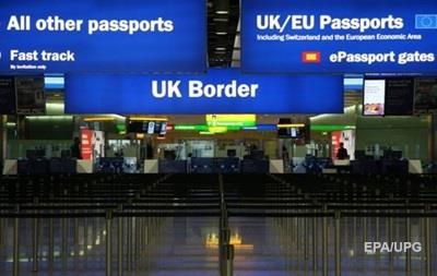 Нові імміграційні заходи, що обмежують свободу в'їзду мігрантів до Британії з країн Євросоюзу, будуть введені в березні 2019 року, повідомив міністр імміграції Британії Брендон Льюїс.
