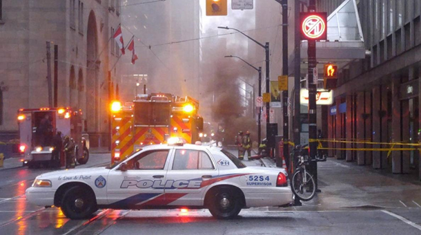 Взрыв произошел в финансовом районе Торонто.

