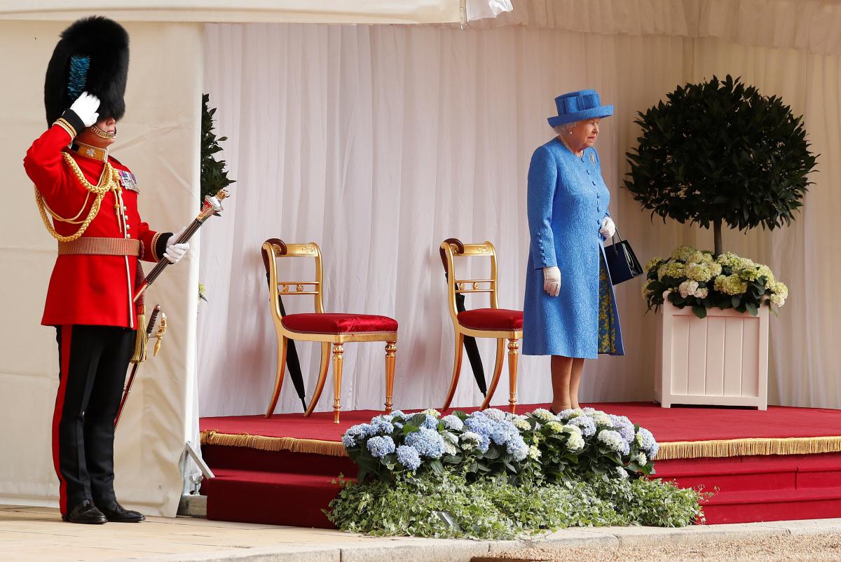 Королева Британії прочекала подружжя Трампів більше десяти хвилин. 