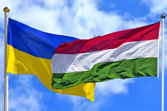Будучи членом НАТО та сусідньою з Україною країною, Угорщина з самого початку зайняла чітку позицію: у співпраці з нашими союзниками ми надамо всю можливу гуманітарну допомогу Україні